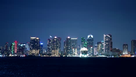 Zeitraffer-Der-Skyline-Von-San-Diego-Bei-Nacht