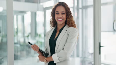 Negocios,-Mujer-Y-Rostro-O-Tableta-Con-Confianza.