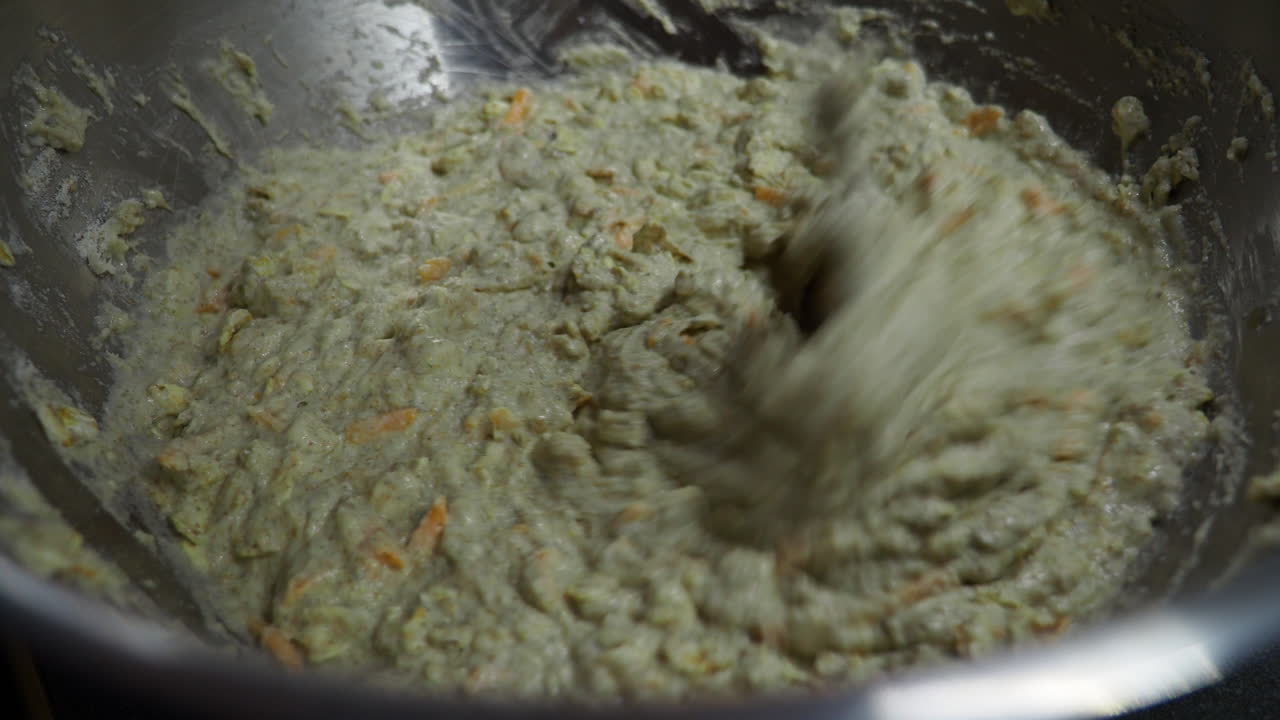 preparar materia prima para hornear pan casero