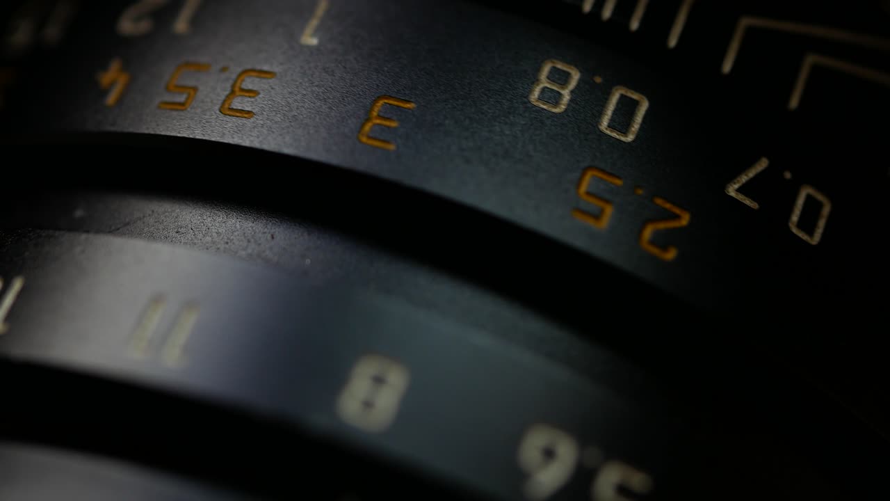 a black lens that turns a telemeter