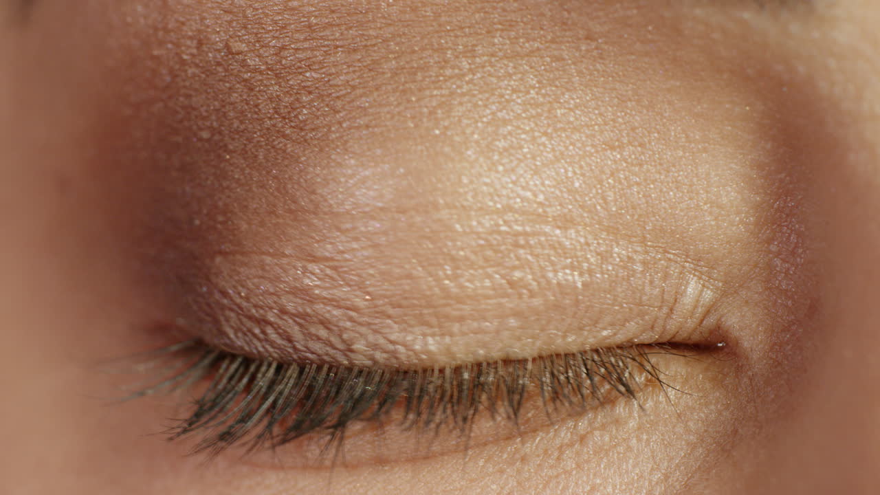 클로즈업 매크로 녹색 눈 개방 아름다운 이리스 자연 인간 아름다움 건강한 시력 개념