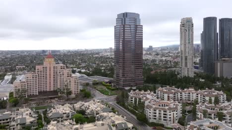 Ciudad-Del-Siglo,-California-Con-Vistas-A-Fox-Plaza-Y-Nakatomi-Plaza---Antena