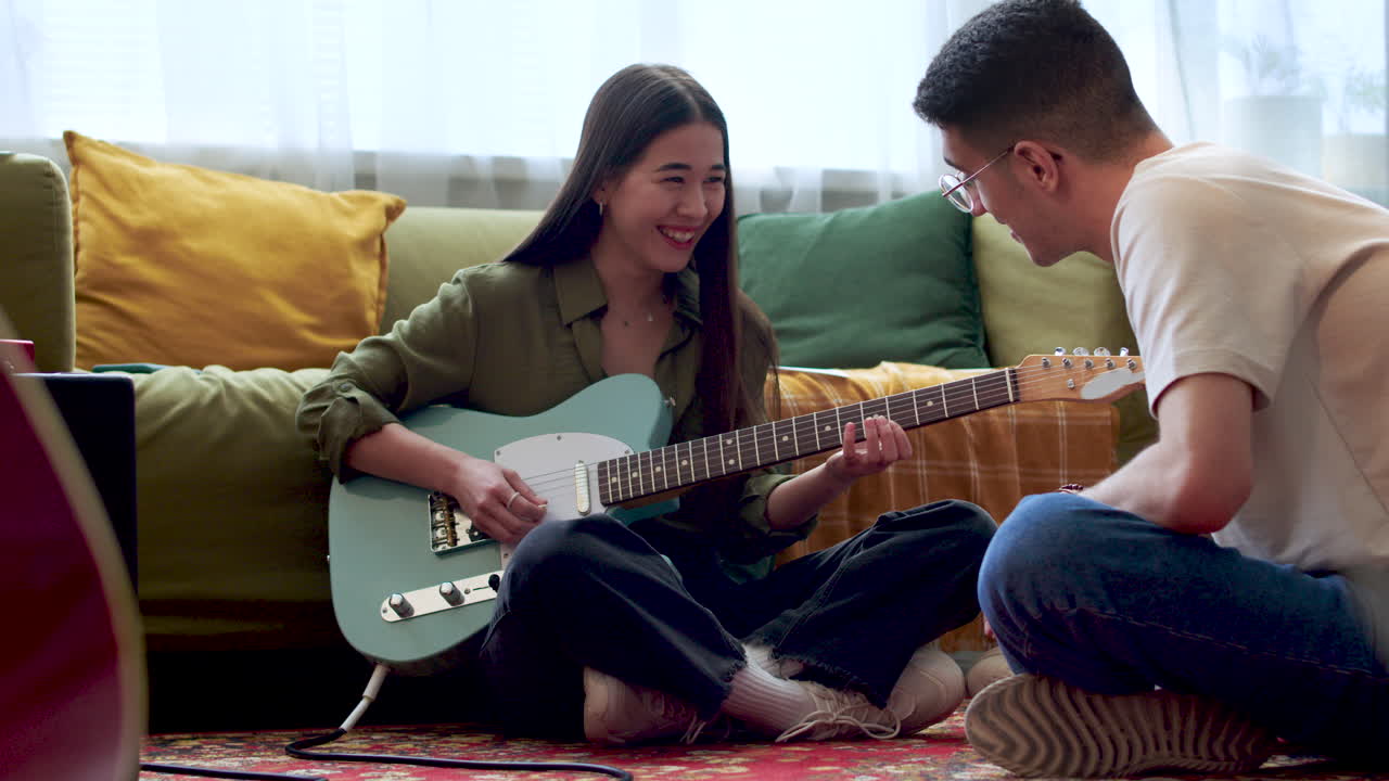 기타 수업 에 참석 한 사람 들