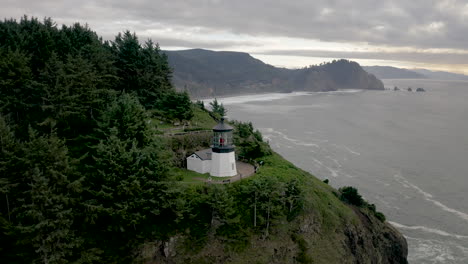 heceta head lighthouse on the oregon coast