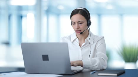 indian call center girl talking to the customer