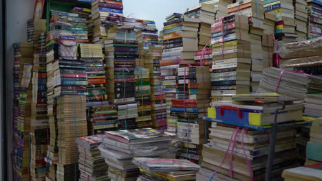 pila de libros para la venta
