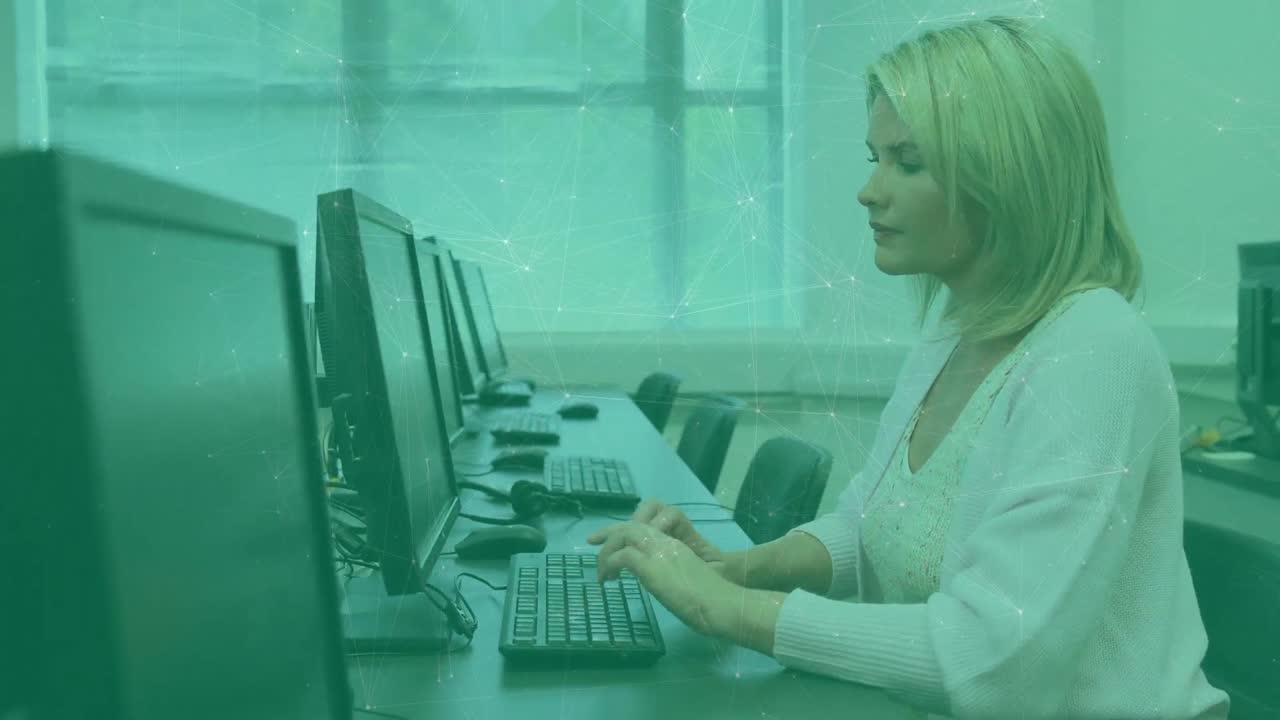 анимация сети связей над кавказской женщиной с помощью компьютера