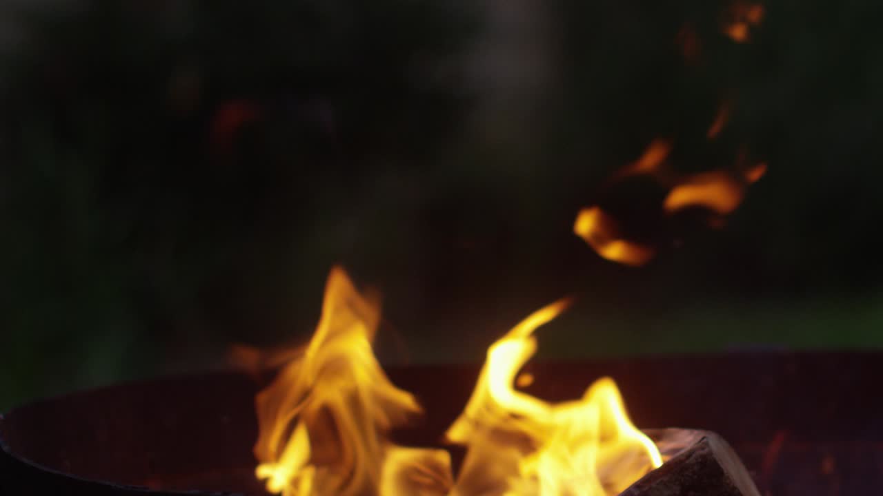 fire pit hd로 떨어지는 로그