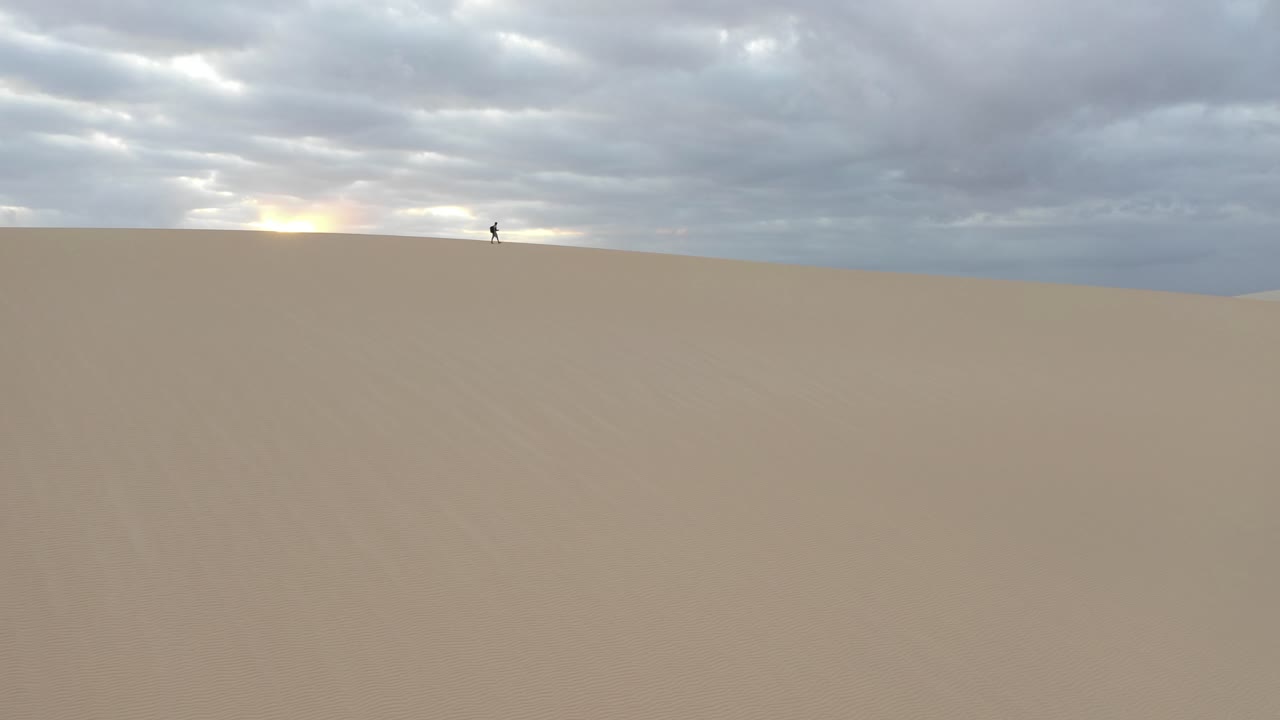dunas de arena durante el amanecer en jericoacoara