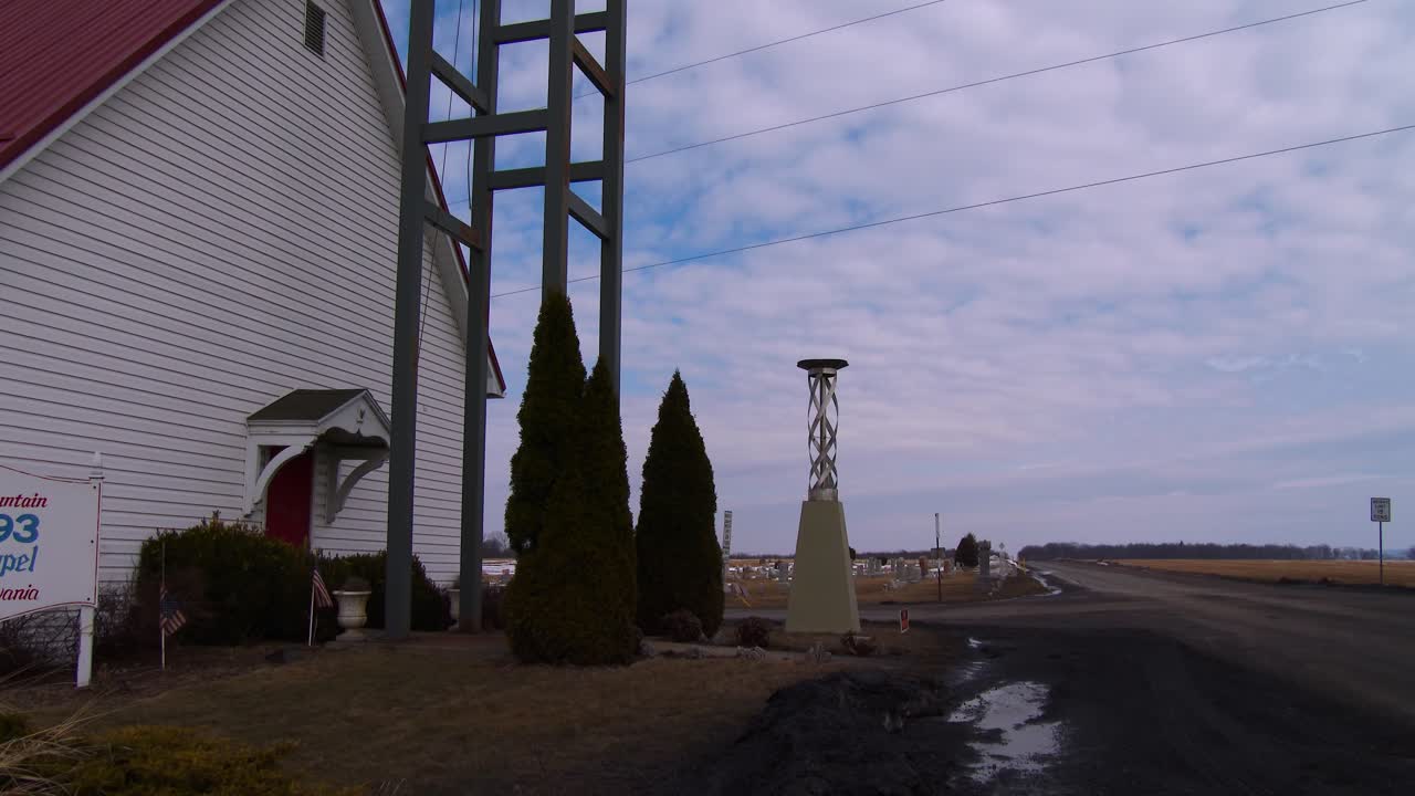 united flight 93의 희생자들은 shanksville pa 3 외부의 교회 기념관에서 경의를 표합니다.