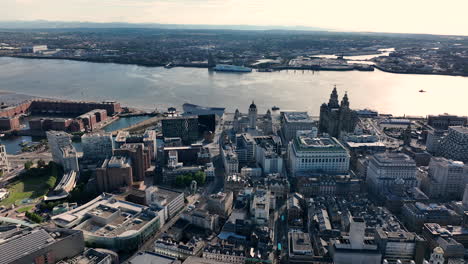 Luftaufnahme-Der-Skyline-Und-Sehenswürdigkeiten-Von-Liverpool,-England