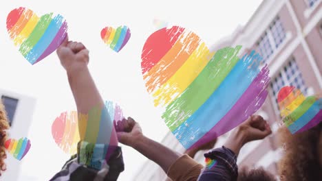 animación de corazones de arco iris sobre las manos de diversos manifestantes