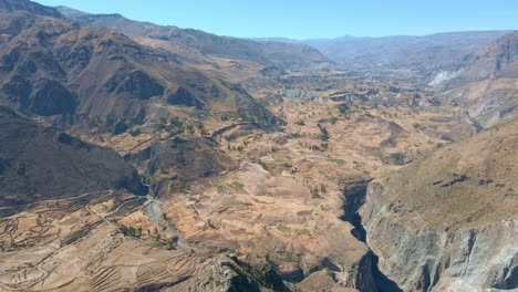 Tomas-Aereas-De-La-Fortaleza-Chimpa,-Ubicada-En-El-Distrito-Madrigal-De-La-Calle-Del-Colca,-Provincia-De-Cailloma,-Peru