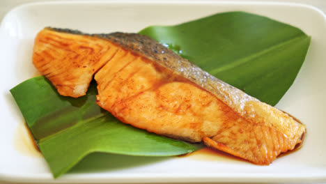 Grilled-Salmon-Steak-with-Soy-Sauce-on-plate---Japanese-food-style