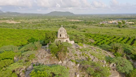 Heiligtum-San-Martin-De-Porres,-Die-Tische