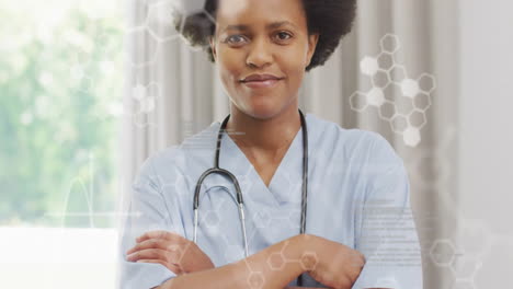 animation de traitement de données et de formule chimique sur une médecin de deux races souriante