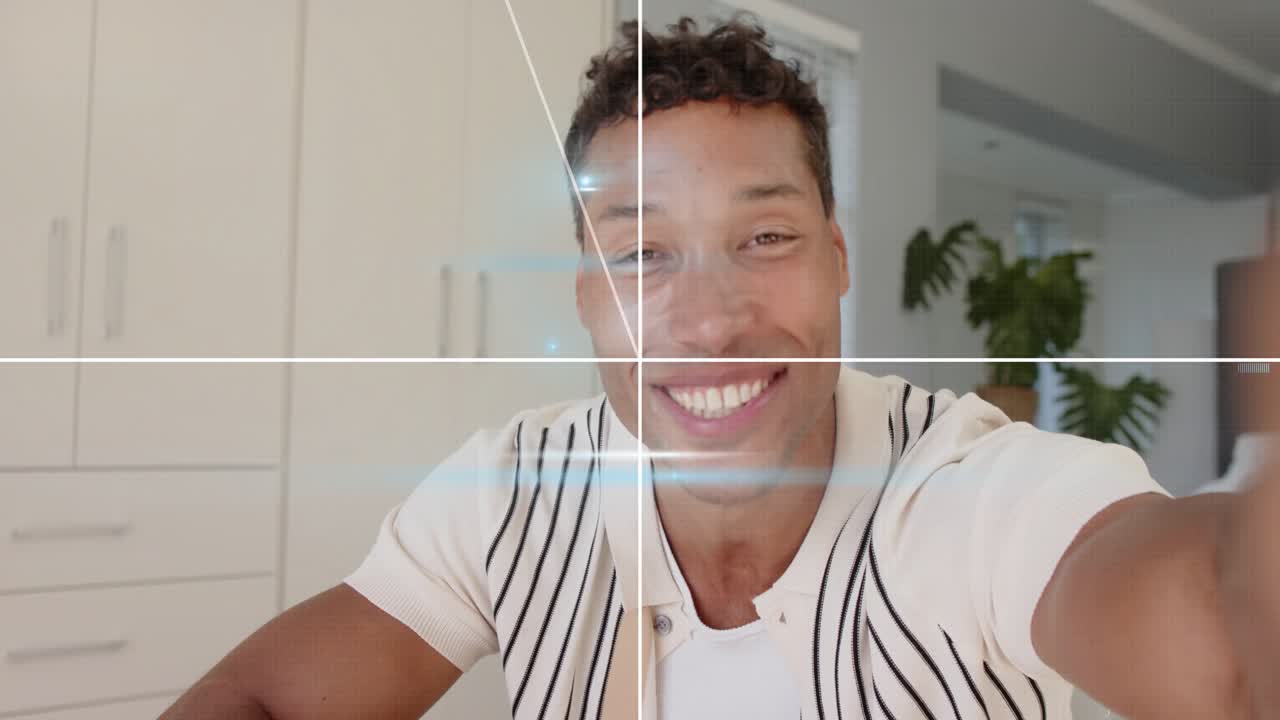 Man die naar de camera leunt terwijl HUD-ringen animeren, lachend, reikend, de camera aanpassend voor een technische demo