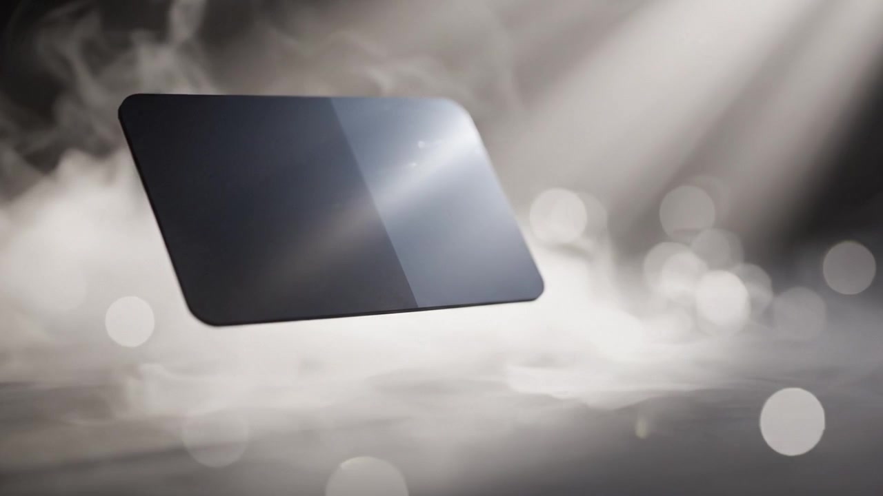 Un dispositivo elegante transita por un entorno místico, iluminado por cautivadores haces de luz y rodeado de una niebla onírica para una experiencia visual encantadora.