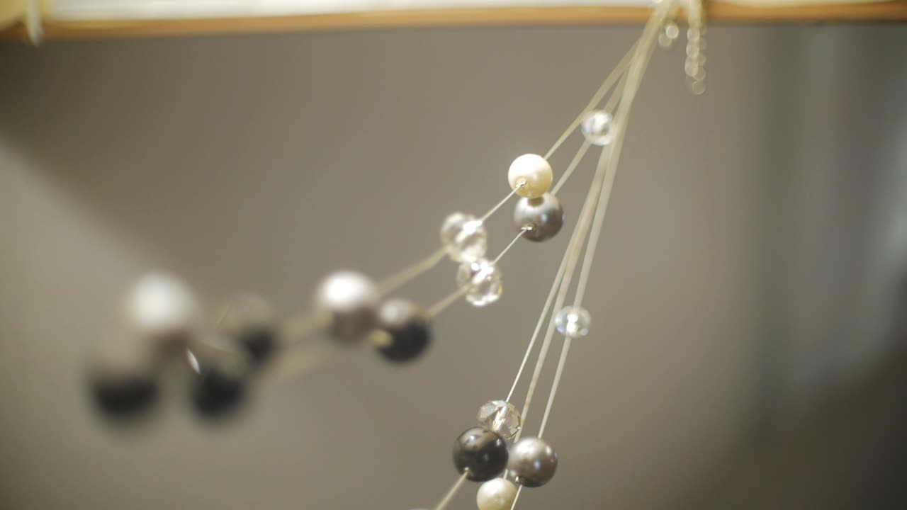 구슬 목걸이 의 근접 사진