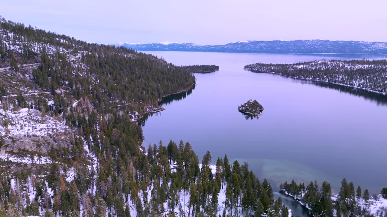vista aérea de la bahía de esmeralda. vista panorámica del lago tahoe, california.