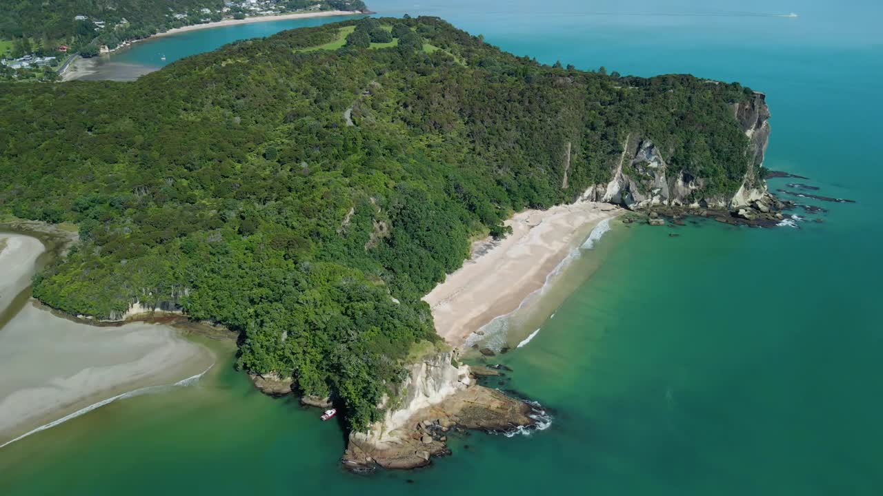 vista aérea de whitianga en coromandel, nueva zelanda
