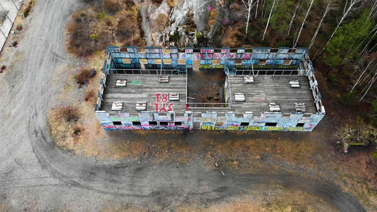 스웨덴 보카비 도시전 시설 건물의 공중 하향식 샷