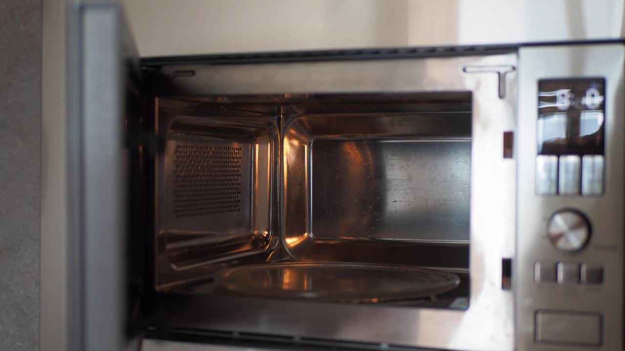 horno de microondas vacío
