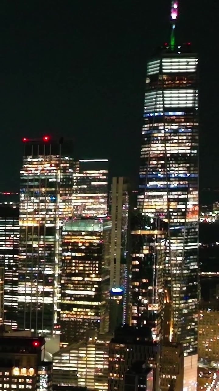 Pináculo do One World Trade Center e horizonte de Lower Manhattan
