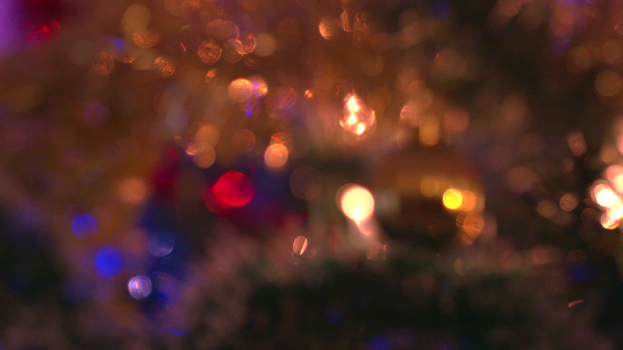 el rollo del árbol de navidad se centra en 4k, uhd