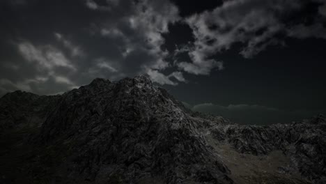 Vista-Desde-La-Montaña-En-Una-Tormenta