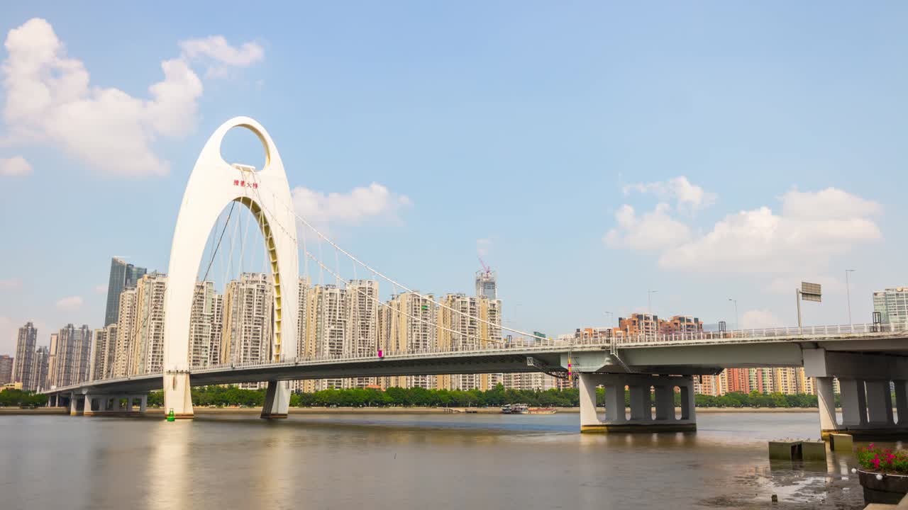 día soleado ciudad de guangzhou famoso puente fluvial panorama 4k lapso de tiempo china
