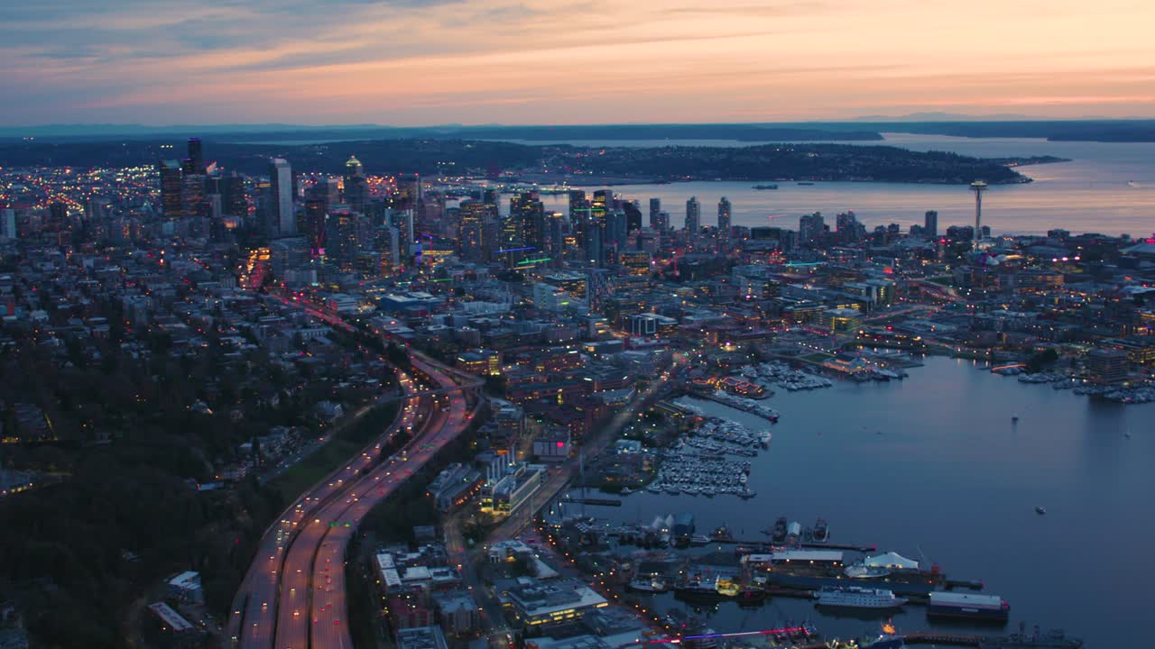 시애틀 공중 전망 웨스트 레이크 유니온 푸게트 사운드 고속도로 교통 초고층 건물 페리 항구