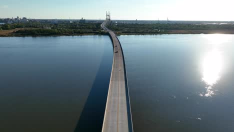 traffic between hutchinson island, savannah georgia and south carolina state border over river