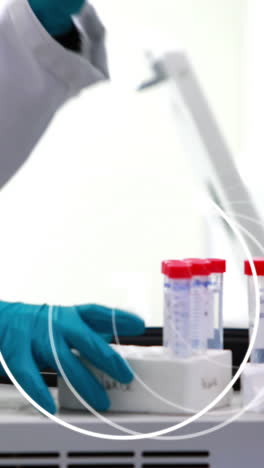 animación de círculos sobre científicas en el laboratorio