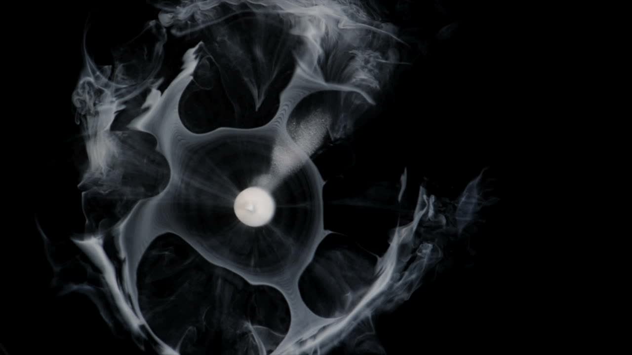 로켓 선 xatoo는 방어용 플라즈마 실드를 방출합니다.