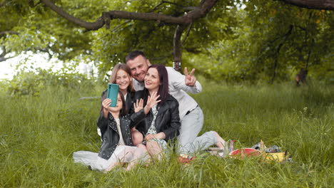 family picnic in the park