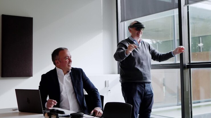 Forretningsmøde med augmented reality-teknologi
