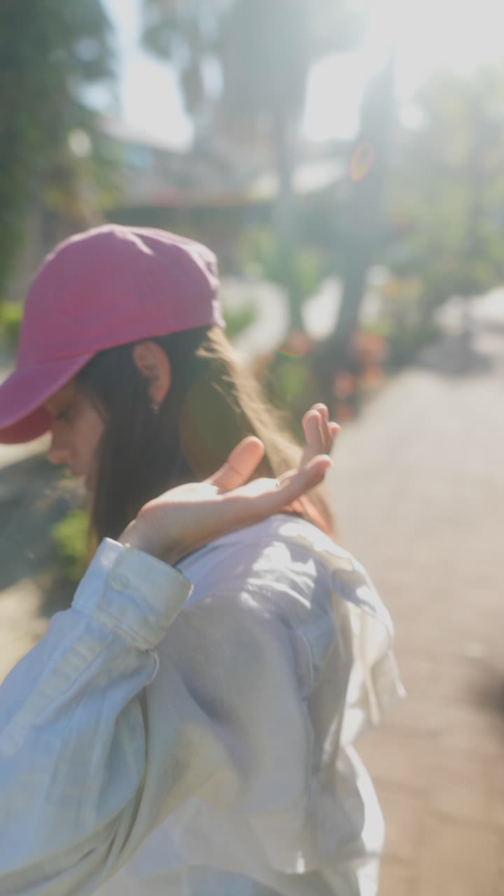 야외에서 젊은 여자