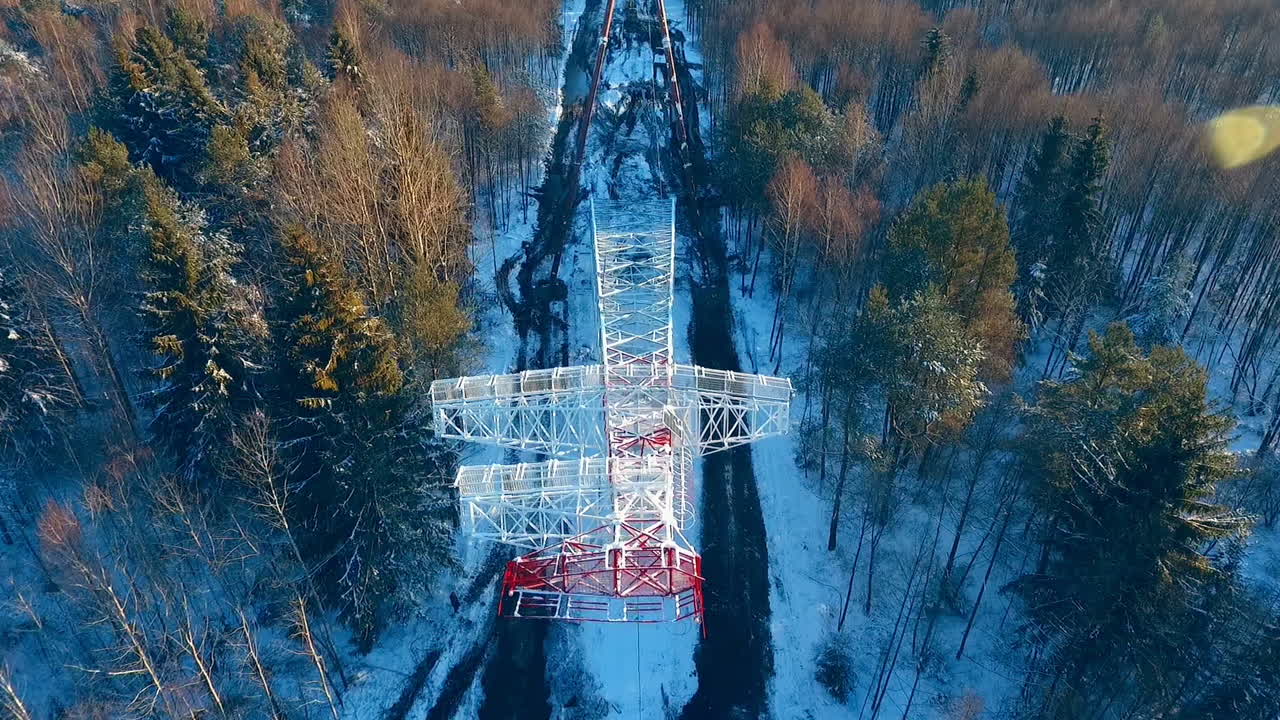 энергетика. монтаж высоковольтных линий электропередачи. электровышки