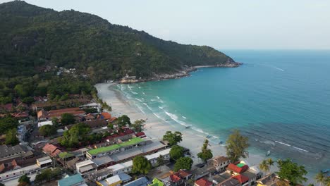 Fiesta-De-Luna-Llena-En-La-Playa-En-Koh-Pha-Ngan-En-Tailandia-Antes-Del-Atardecer---Disparo-De-Drones