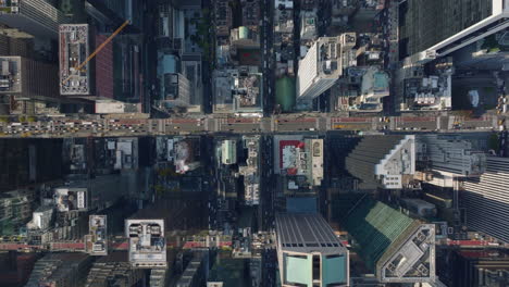 Aerial-birds-eye-overhead-top-down-panning-view-of-downtown-streets.-High-rise-buildings-in-late-afternoon-sun.-Manhattan,-New-York-City,-USA