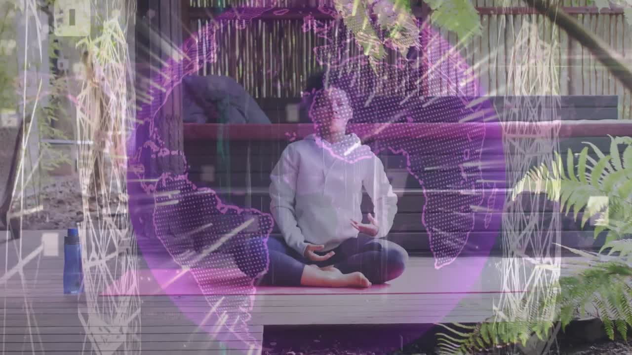 animación del globo sobre una mujer afroamericana haciendo ejercicio