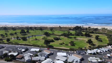 Panorámica-Aérea-Del-Campo-De-Golf-De-Pismo-Beach