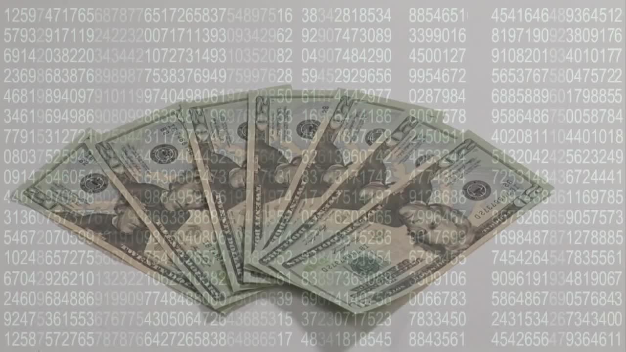 dinero acumulándose con códigos de números