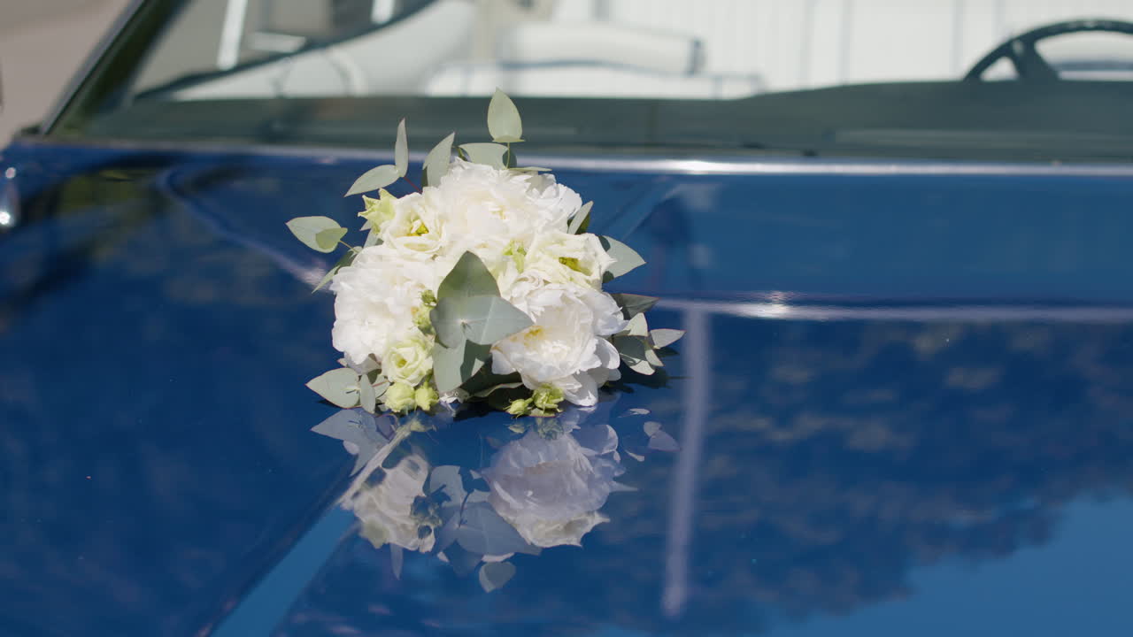 파란 차의 가까운 모습