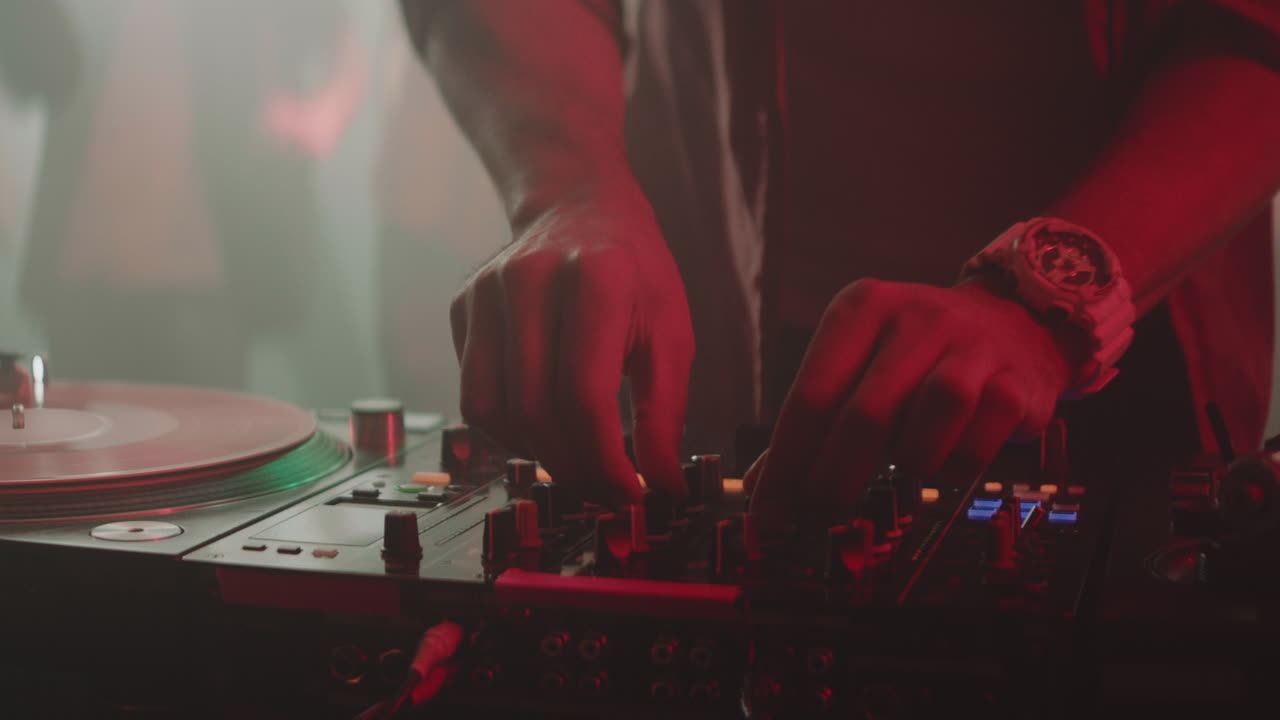 dj en un club nocturno