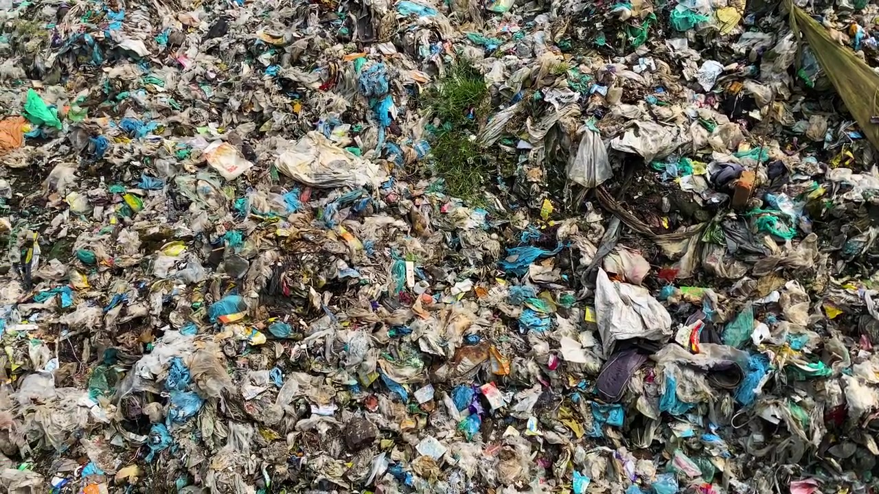 Vast third world pollution fast fashion landfill garbage Bangladesh industry