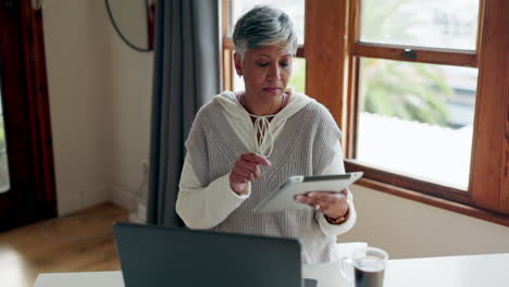 Tableta,-Computadora-Y-Mujer-Con-Trabajo-Desde-Casa