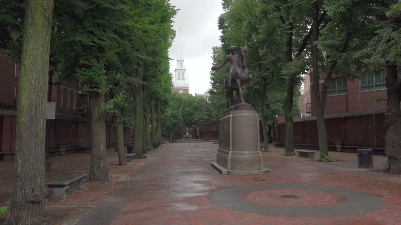 폴 리베레 동상