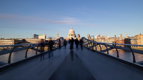 Lapso-De-Tiempo-De-St.-Catedral-De-Pauls-Y-Puente-Del-Milenio